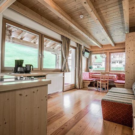 B&B - Hotel Ciasa Rue Blanch San Cassiano  Zewnętrze zdjęcie