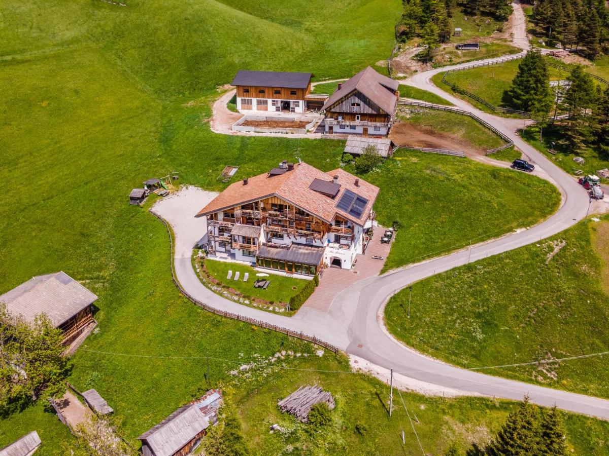 B&B - Hotel Ciasa Rue Blanch San Cassiano  Zewnętrze zdjęcie