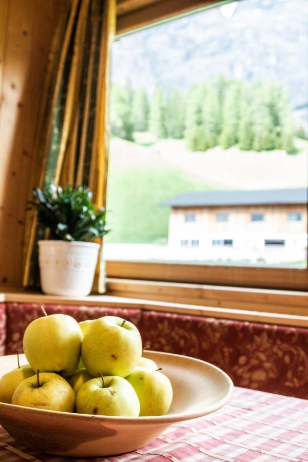 B&B - Hotel Ciasa Rue Blanch San Cassiano  Zewnętrze zdjęcie