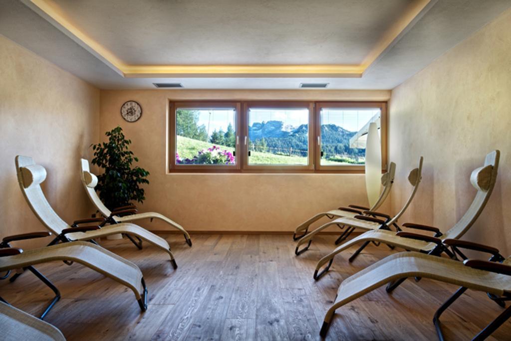 B&B - Hotel Ciasa Rue Blanch San Cassiano  Zewnętrze zdjęcie