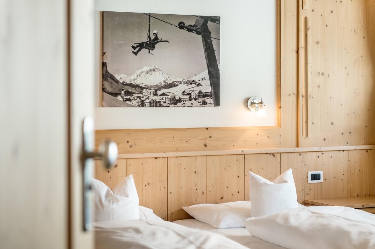 B&B - Hotel Ciasa Rue Blanch San Cassiano  Zewnętrze zdjęcie