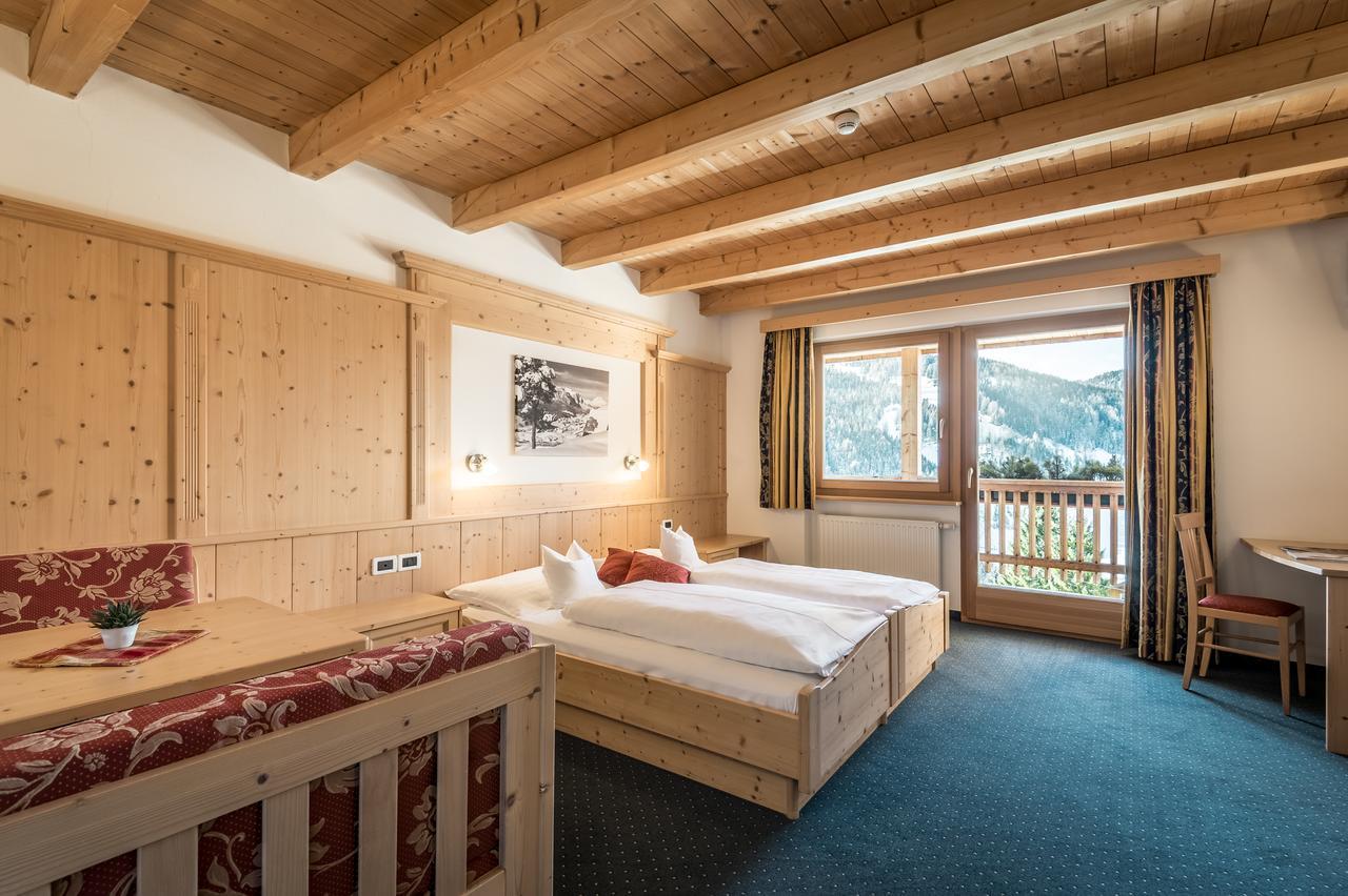 B&B - Hotel Ciasa Rue Blanch San Cassiano  Zewnętrze zdjęcie