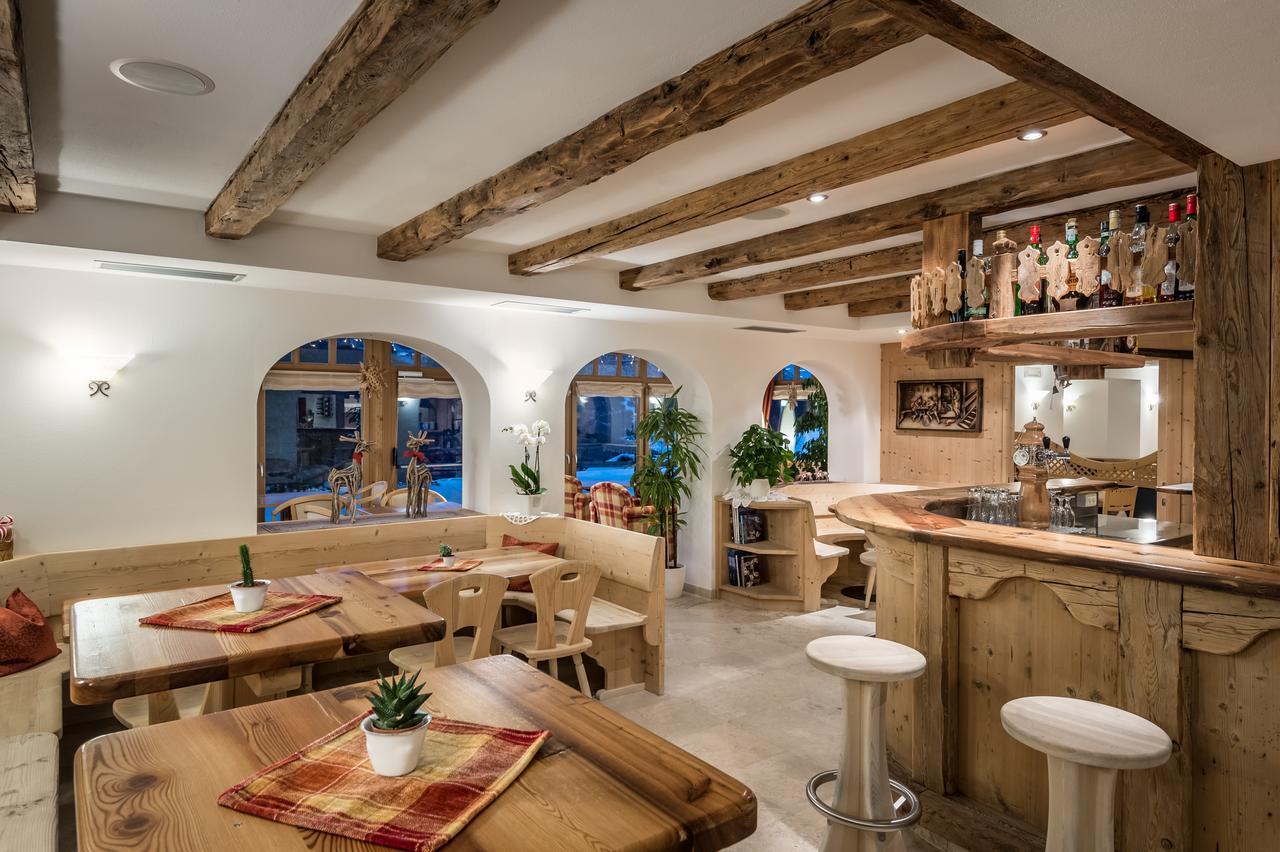 B&B - Hotel Ciasa Rue Blanch San Cassiano  Zewnętrze zdjęcie
