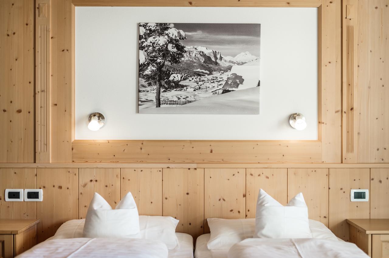 B&B - Hotel Ciasa Rue Blanch San Cassiano  Zewnętrze zdjęcie