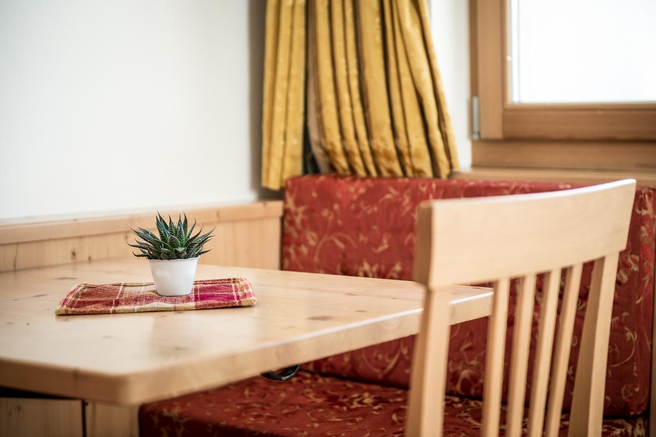 B&B - Hotel Ciasa Rue Blanch San Cassiano  Zewnętrze zdjęcie