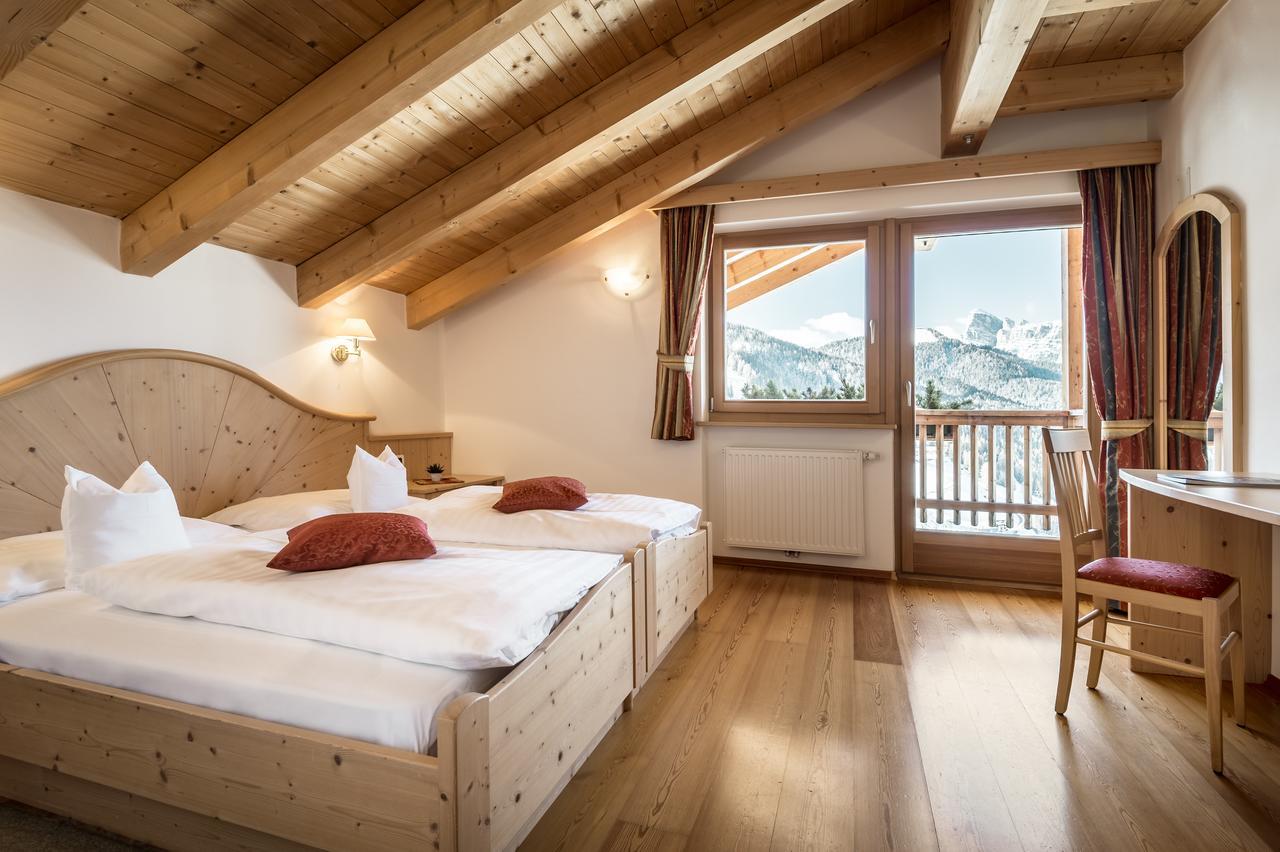 B&B - Hotel Ciasa Rue Blanch San Cassiano  Zewnętrze zdjęcie
